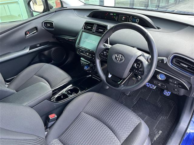プリウス Ｓセーフティプラス　ツートーン　純正９インチナビ　ＡＭ／ＦＭ／ＣＤ／ＤＶＤ／ＢＴ　フルセグＴＶ　バックカメラ　ドライブレコーダー　レーダークルーズコントロール　パーキングアシスト　ビルトインＥＴＣ　ＬＥＤライト　オートハイビーム（17枚目）