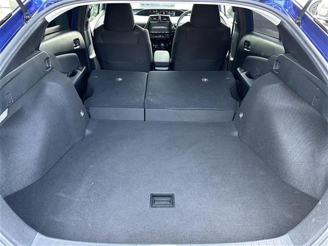 プリウス Ｓセーフティプラス　ツートーン　純正９インチナビ　ＡＭ／ＦＭ／ＣＤ／ＤＶＤ／ＢＴ　フルセグＴＶ　バックカメラ　ドライブレコーダー　レーダークルーズコントロール　パーキングアシスト　ビルトインＥＴＣ　ＬＥＤライト　オートハイビーム（25枚目）