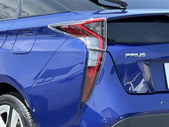 プリウス Ｓセーフティプラス　ツートーン　純正９インチナビ　ＡＭ／ＦＭ／ＣＤ／ＤＶＤ／ＢＴ　フルセグＴＶ　バックカメラ　ドライブレコーダー　レーダークルーズコントロール　パーキングアシスト　ビルトインＥＴＣ　ＬＥＤライト　オートハイビーム（37枚目）