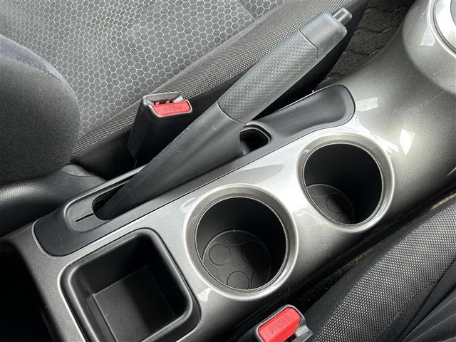 ジューク １５ＲＸ　ワンオーナー　純正ナビ　ＡＭ／ＦＭ／ＣＤ／ＤＶＤ／ＢＴ　全周囲カメラ　ＥＴＣ　　オートライト　ＨＩＤライト　フォグランプ　純正フロアマット　アイドリングストップ　スマートキー（9枚目）