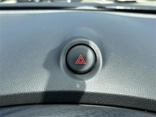 ジューク １５ＲＸ　ワンオーナー　純正ナビ　ＡＭ／ＦＭ／ＣＤ／ＤＶＤ／ＢＴ　全周囲カメラ　ＥＴＣ　　オートライト　ＨＩＤライト　フォグランプ　純正フロアマット　アイドリングストップ　スマートキー（10枚目）