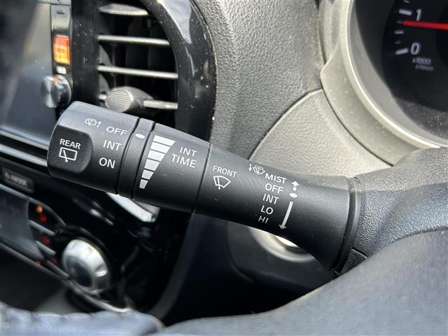 ジューク １５ＲＸ　ワンオーナー　純正ナビ　ＡＭ／ＦＭ／ＣＤ／ＤＶＤ／ＢＴ　全周囲カメラ　ＥＴＣ　　オートライト　ＨＩＤライト　フォグランプ　純正フロアマット　アイドリングストップ　スマートキー（14枚目）