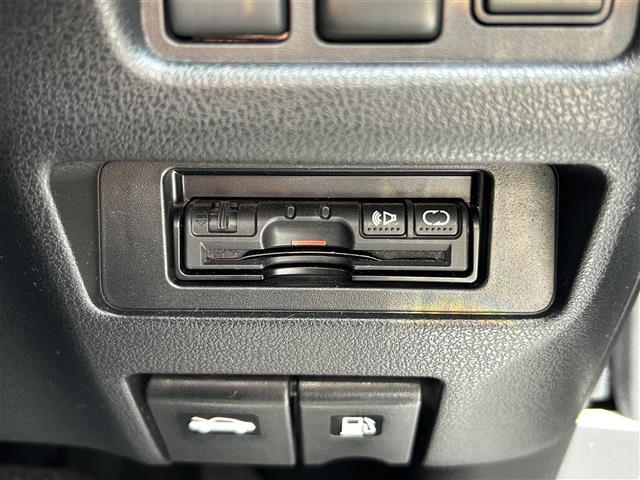 ジューク １５ＲＸ　ワンオーナー　純正ナビ　ＡＭ／ＦＭ／ＣＤ／ＤＶＤ／ＢＴ　全周囲カメラ　ＥＴＣ　　オートライト　ＨＩＤライト　フォグランプ　純正フロアマット　アイドリングストップ　スマートキー（17枚目）