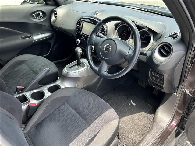 ジューク １５ＲＸ　ワンオーナー　純正ナビ　ＡＭ／ＦＭ／ＣＤ／ＤＶＤ／ＢＴ　全周囲カメラ　ＥＴＣ　　オートライト　ＨＩＤライト　フォグランプ　純正フロアマット　アイドリングストップ　スマートキー（20枚目）