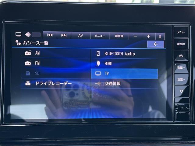 オーラ ニスモ　純正ナビ　ＡＭ／ＦＭ／ＵＳＢ／ＢＴ／ＨＤＭＩ　フルセグＴＶ　ＮＩＳＭＯエアロ装着車　ＮＩＳＭＯ仕様ステアリング　ＮＩＳＭＯ仕様シート　ドライブレコーダー　衝突軽減ブレーキ　車線逸脱防止　全方位カメラ（6枚目）