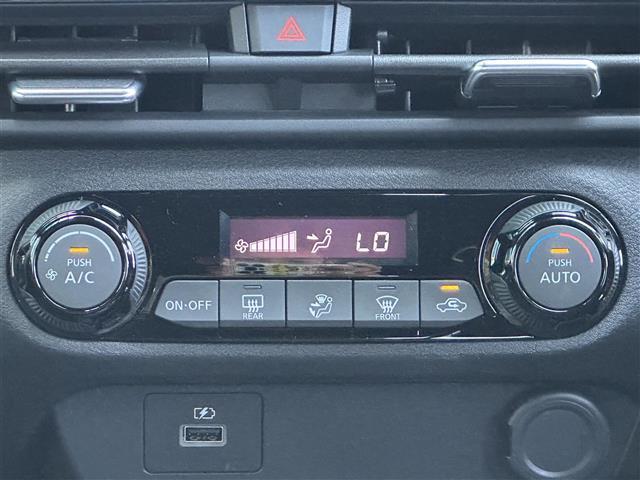 オーラ ニスモ　純正ナビ　ＡＭ／ＦＭ／ＵＳＢ／ＢＴ／ＨＤＭＩ　フルセグＴＶ　ＮＩＳＭＯエアロ装着車　ＮＩＳＭＯ仕様ステアリング　ＮＩＳＭＯ仕様シート　ドライブレコーダー　衝突軽減ブレーキ　車線逸脱防止　全方位カメラ（7枚目）