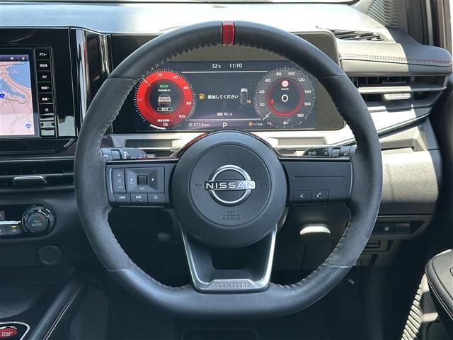 オーラ ニスモ　純正ナビ　ＡＭ／ＦＭ／ＵＳＢ／ＢＴ／ＨＤＭＩ　フルセグＴＶ　ＮＩＳＭＯエアロ装着車　ＮＩＳＭＯ仕様ステアリング　ＮＩＳＭＯ仕様シート　ドライブレコーダー　衝突軽減ブレーキ　車線逸脱防止　全方位カメラ（9枚目）