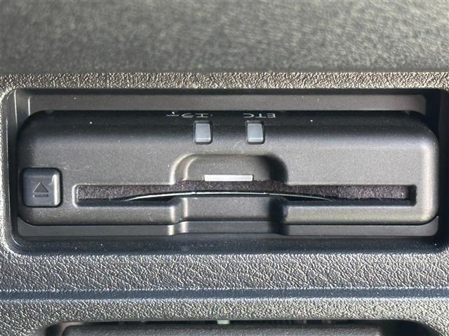 オーラ ニスモ　純正ナビ　ＡＭ／ＦＭ／ＵＳＢ／ＢＴ／ＨＤＭＩ　フルセグＴＶ　ＮＩＳＭＯエアロ装着車　ＮＩＳＭＯ仕様ステアリング　ＮＩＳＭＯ仕様シート　ドライブレコーダー　衝突軽減ブレーキ　車線逸脱防止　全方位カメラ（15枚目）