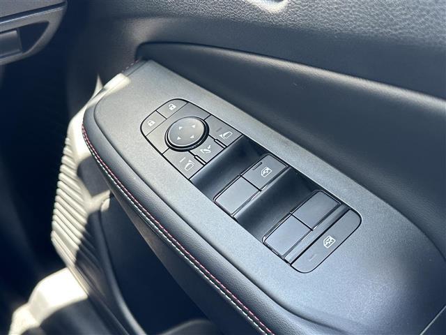 オーラ ニスモ　純正ナビ　ＡＭ／ＦＭ／ＵＳＢ／ＢＴ／ＨＤＭＩ　フルセグＴＶ　ＮＩＳＭＯエアロ装着車　ＮＩＳＭＯ仕様ステアリング　ＮＩＳＭＯ仕様シート　ドライブレコーダー　衝突軽減ブレーキ　車線逸脱防止　全方位カメラ（16枚目）