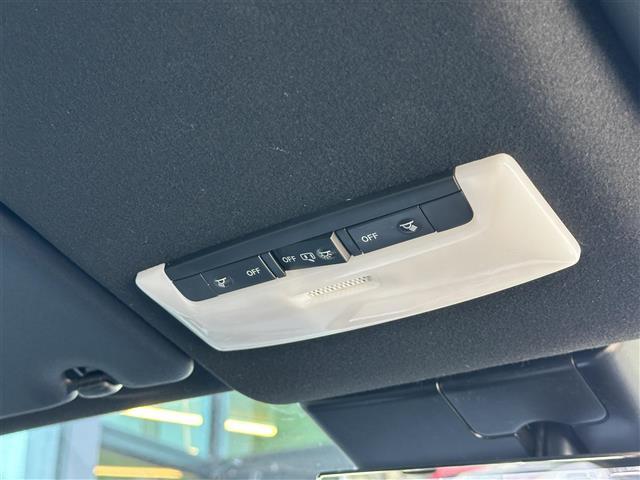 オーラ ニスモ　純正ナビ　ＡＭ／ＦＭ／ＵＳＢ／ＢＴ／ＨＤＭＩ　フルセグＴＶ　ＮＩＳＭＯエアロ装着車　ＮＩＳＭＯ仕様ステアリング　ＮＩＳＭＯ仕様シート　ドライブレコーダー　衝突軽減ブレーキ　車線逸脱防止　全方位カメラ（17枚目）