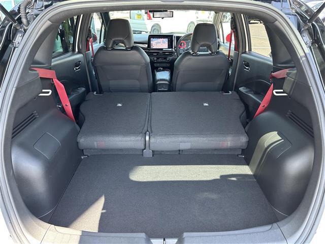 オーラ ニスモ　純正ナビ　ＡＭ／ＦＭ／ＵＳＢ／ＢＴ／ＨＤＭＩ　フルセグＴＶ　ＮＩＳＭＯエアロ装着車　ＮＩＳＭＯ仕様ステアリング　ＮＩＳＭＯ仕様シート　ドライブレコーダー　衝突軽減ブレーキ　車線逸脱防止　全方位カメラ（27枚目）