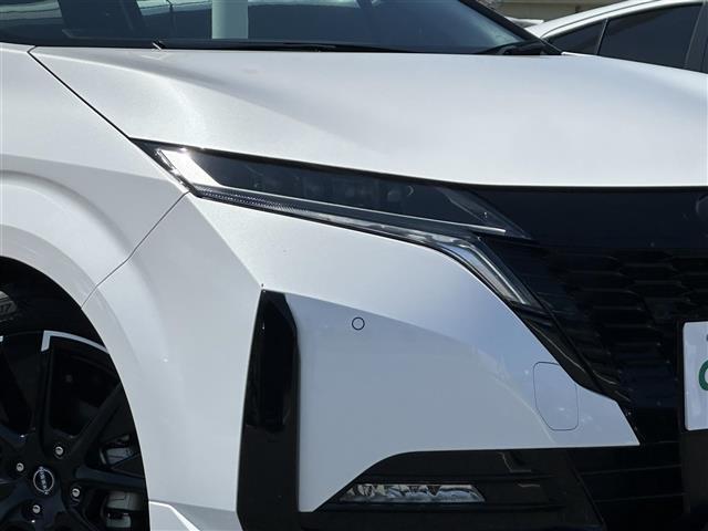 オーラ ニスモ　純正ナビ　ＡＭ／ＦＭ／ＵＳＢ／ＢＴ／ＨＤＭＩ　フルセグＴＶ　ＮＩＳＭＯエアロ装着車　ＮＩＳＭＯ仕様ステアリング　ＮＩＳＭＯ仕様シート　ドライブレコーダー　衝突軽減ブレーキ　車線逸脱防止　全方位カメラ（34枚目）