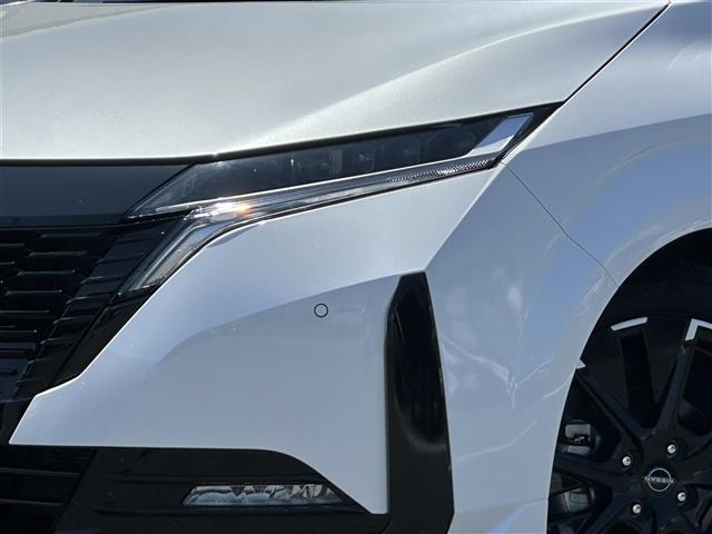 オーラ ニスモ　純正ナビ　ＡＭ／ＦＭ／ＵＳＢ／ＢＴ／ＨＤＭＩ　フルセグＴＶ　ＮＩＳＭＯエアロ装着車　ＮＩＳＭＯ仕様ステアリング　ＮＩＳＭＯ仕様シート　ドライブレコーダー　衝突軽減ブレーキ　車線逸脱防止　全方位カメラ（35枚目）