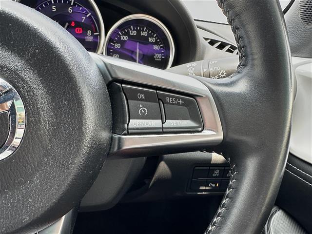 ロードスター １００周年特別記念車　純正ナビ　フルセグテレビ　オープンカー　ＢＯＳＥサウンド　レザーシート　Ｄ／Ｎ席シートヒーター　衝突軽減ブレーキ　レーンキープアシスト　ブラインドスポットモニター　リアパーキングセンサー（9枚目）