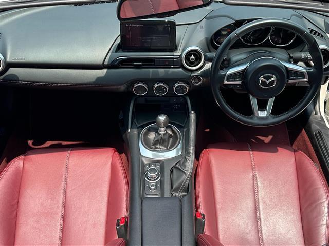 ロードスター １００周年特別記念車　純正ナビ　フルセグテレビ　オープンカー　ＢＯＳＥサウンド　レザーシート　Ｄ／Ｎ席シートヒーター　衝突軽減ブレーキ　レーンキープアシスト　ブラインドスポットモニター　リアパーキングセンサー（18枚目）