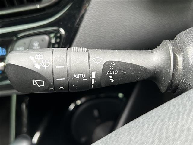 Ｃ－ＨＲ Ｇ　純正ＳＤナビ／フルセグＴＶ／バックカメラ／レーダークルーズコントロール／レーンキープアシスト／コーナーセンサー／横滑り防止装置／衝突被害軽減ブレーキ／車両接近通報スイッチ／ＥＴＣ／ＬＥＤヘッドライト（12枚目）