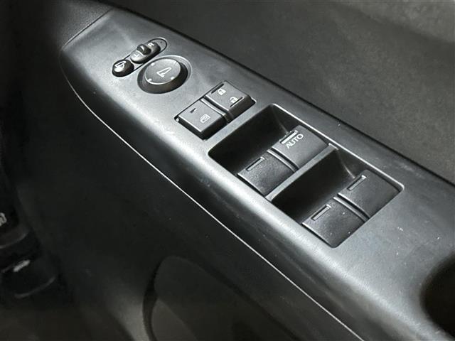 Ｎ－ＢＯＸ Ｇ　ＳＳパッケージ　純正ＳＤナビ・フルセグテレビ・バックカメラ・プッシュスタート・スペアスマートキー・左側パワースライドドア・前席シートヒーター・ステアリングスイッチ・ドアバイザー・ヘッドライトレベライザー・ＥＴＣ（9枚目）