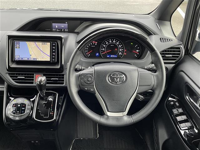 ノア Ｓｉ　ダブルバイビーＩＩＩ　社外ナビ／フルセグテレビ／ＡＭ／ＦＭ／ＣＤ／Ｂｌｕｅｔｏｏｔｈ／オートハイビーム／クルーズコントロール／レーンアシスト／コーナーセンサー／両側パワスラ／ＥＴＣ／横滑り防止装置／電動格納ミラー（2枚目）