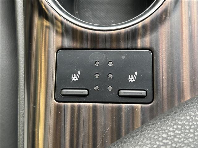 カムリ Ｇレザーパッケージ　純正ＳＤナビ／フルセグＴＶ／Ｂｌｕｅｔｏｏｔｈ接続／ＣＤ／ＤＶＤ／Ｂｌｕ－ｒａｙ／ＳＤミュージックサーバー／ＡＭ／ＦＭ／ＴｏｙｏｔａＳａｆｅｔｙＳｅｎｓｅ／プリクラッシュセーフティ／保証書（14枚目）