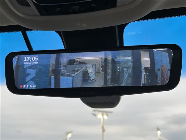 オデッセイハイブリッド ｅ：ＨＥＶアブソルート・ＥＸ　１オーナー／純正１０型ナビ／全周囲カメラ／ＴＥＩＮ車高調／マーベリック２０インチＡＷ／フリップダウン／デジタルインナーミラー／両側パワースライドドア／シーケンシャルランプ／ハンズフリーパワーゲート（5枚目）