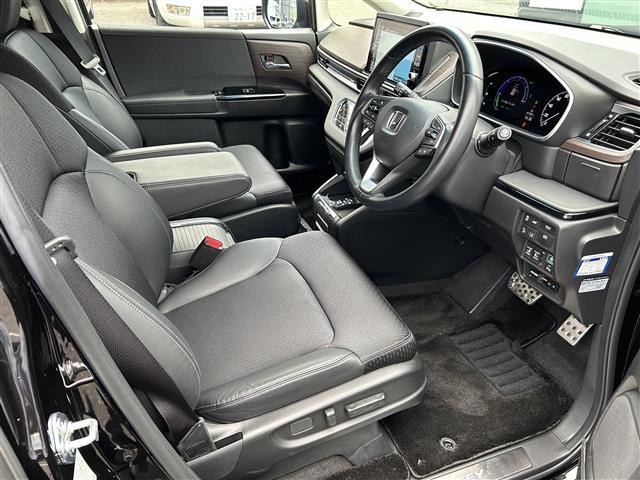 オデッセイハイブリッド ｅ：ＨＥＶアブソルート・ＥＸ　１オーナー／純正１０型ナビ／全周囲カメラ／ＴＥＩＮ車高調／マーベリック２０インチＡＷ／フリップダウン／デジタルインナーミラー／両側パワースライドドア／シーケンシャルランプ／ハンズフリーパワーゲート（21枚目）