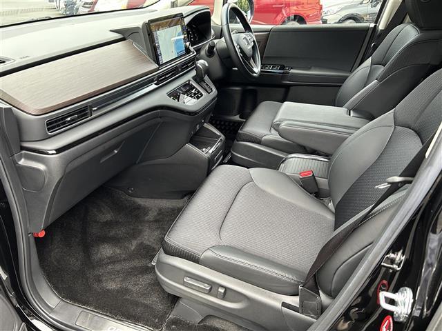 オデッセイハイブリッド ｅ：ＨＥＶアブソルート・ＥＸ　１オーナー／純正１０型ナビ／全周囲カメラ／ＴＥＩＮ車高調／マーベリック２０インチＡＷ／フリップダウン／デジタルインナーミラー／両側パワースライドドア／シーケンシャルランプ／ハンズフリーパワーゲート（25枚目）