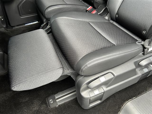 オデッセイハイブリッド ｅ：ＨＥＶアブソルート・ＥＸ　１オーナー／純正１０型ナビ／全周囲カメラ／ＴＥＩＮ車高調／マーベリック２０インチＡＷ／フリップダウン／デジタルインナーミラー／両側パワースライドドア／シーケンシャルランプ／ハンズフリーパワーゲート（32枚目）