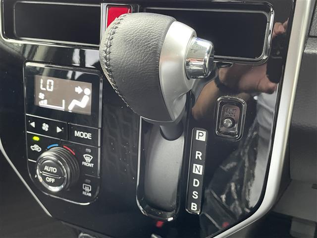 ルーミー カスタムＧ　純正ナビ（ＡＭ／ＦＭ／Ｂｌｕｅｔｏｏｔｈ／ＣＤ／ＤＶＤ）／フルセグテレビ／全方位カメラ／両側パワースライドドア／クルーズコントロール／コーナーセンサー／純正アルミホイール／オートマチックハビーム（7枚目）