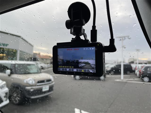 ルーミー カスタムＧ　純正ナビ（ＡＭ／ＦＭ／Ｂｌｕｅｔｏｏｔｈ／ＣＤ／ＤＶＤ）／フルセグテレビ／全方位カメラ／両側パワースライドドア／クルーズコントロール／コーナーセンサー／純正アルミホイール／オートマチックハビーム（9枚目）