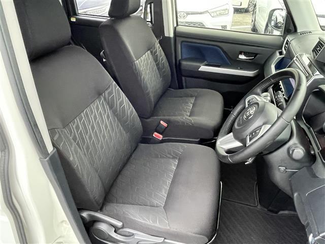 ルーミー カスタムＧ　純正ナビ（ＡＭ／ＦＭ／Ｂｌｕｅｔｏｏｔｈ／ＣＤ／ＤＶＤ）／フルセグテレビ／全方位カメラ／両側パワースライドドア／クルーズコントロール／コーナーセンサー／純正アルミホイール／オートマチックハビーム（19枚目）
