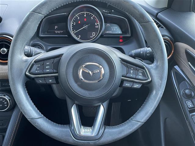 デミオ ＸＤテーラードブラウン　純正ナビ／フルセグＴＶ／Ｂｌｕｅｔｏｏｔｈ接続／ＣＤ／ＤＶＤ再生／ＳＤミュージックサーバー／バックカメラ／スマートブレーキサポート／レーダークルーズコントロール／誤発進抑制制御／オートワイパー（5枚目）