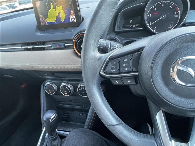 デミオ ＸＤテーラードブラウン　純正ナビ／フルセグＴＶ／Ｂｌｕｅｔｏｏｔｈ接続／ＣＤ／ＤＶＤ再生／ＳＤミュージックサーバー／バックカメラ／スマートブレーキサポート／レーダークルーズコントロール／誤発進抑制制御／オートワイパー（6枚目）