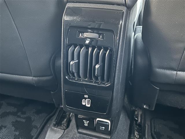 ジープ・コンパス ロンジチュード　ワンオーナー／保証書／取扱説明書／純正ナビ／フルセグＴＶ／Ｂｌｕｅｔｏｏｔｈ／ＡｐｐｌｅＣａｒＰｌａｙ／バックカメラ／ＥＴＣ／衝突軽減ブレーキ／レーダークルーズ／ブラインドスポットモニター（16枚目）