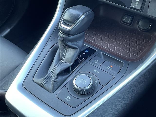 ＲＡＶ４ ハイブリッドＧ　純正ＳＤナビ／フルセグテレビ／ＣＤ／ＤＶＤ／Ｂｌｕｅｔｏｏｔｈ／ＨＤＭＩ／ＥＴＣ／追従型クルーズコントロール／電動リアゲート／レザーシート／シートヒーター／ハンドルヒーター／パワーシート／ルーフレール（8枚目）