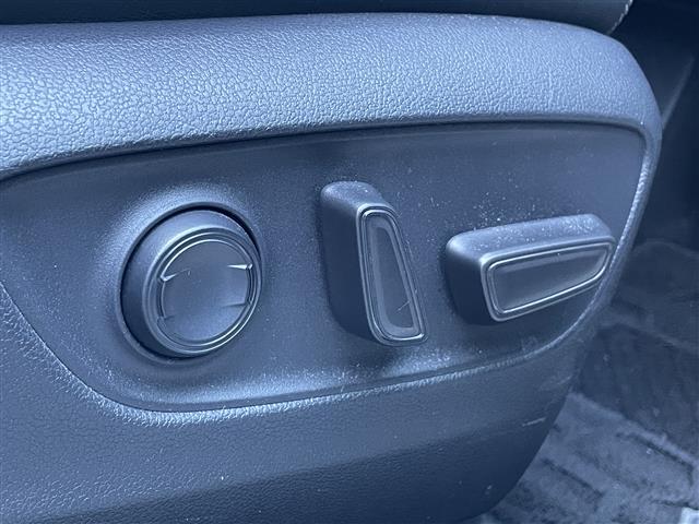 ＲＡＶ４ ハイブリッドＧ　純正ＳＤナビ／フルセグテレビ／ＣＤ／ＤＶＤ／Ｂｌｕｅｔｏｏｔｈ／ＨＤＭＩ／ＥＴＣ／追従型クルーズコントロール／電動リアゲート／レザーシート／シートヒーター／ハンドルヒーター／パワーシート／ルーフレール（20枚目）