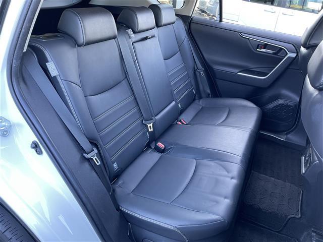 ＲＡＶ４ ハイブリッドＧ　純正ＳＤナビ／フルセグテレビ／ＣＤ／ＤＶＤ／Ｂｌｕｅｔｏｏｔｈ／ＨＤＭＩ／ＥＴＣ／追従型クルーズコントロール／電動リアゲート／レザーシート／シートヒーター／ハンドルヒーター／パワーシート／ルーフレール（23枚目）