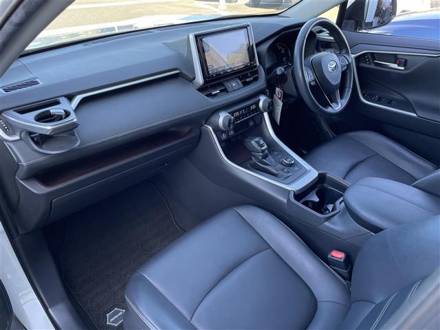 ＲＡＶ４ ハイブリッドＧ　純正ＳＤナビ／フルセグテレビ／ＣＤ／ＤＶＤ／Ｂｌｕｅｔｏｏｔｈ／ＨＤＭＩ／ＥＴＣ／追従型クルーズコントロール／電動リアゲート／レザーシート／シートヒーター／ハンドルヒーター／パワーシート／ルーフレール（24枚目）