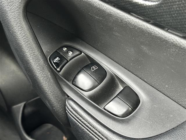 エクストレイル ２０Ｘｔ　エマージェンシーブレーキパッケージ　純正メーカーナビ／取扱説明書／保証書／全方位カメラ／１７インチ純正アルミホイール／パワーバックドア／クルーズコントロール／シートヒーター／ドライブレコーダー／ウインカーミラープッシュスタート（11枚目）