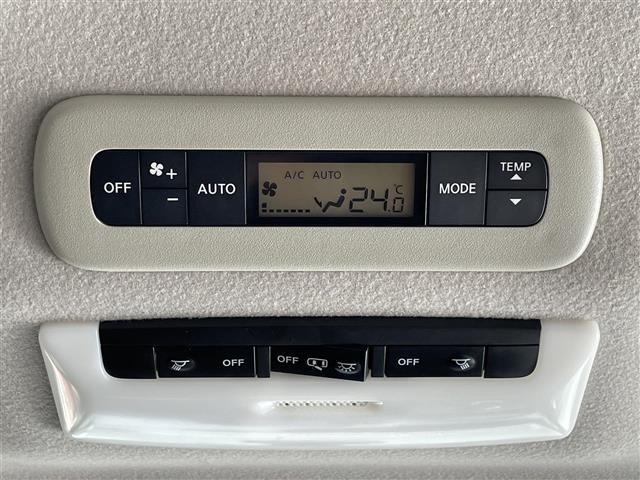 セレナ ｅ－パワー　ハイウェイスターＶ　取扱い説明書／純正ナビ／Ｂｌｕｅｔｏｏｔｈ／フルセグテレビ／ＡＭ／ＦＭ／ＵＳＢ／ＣＤ／ＤＶＤ／フリップダウンモニター／全周囲カメラ／クルーズコントロール／ＷＡＣ／両側パワースライドドア／横滑り防止（11枚目）