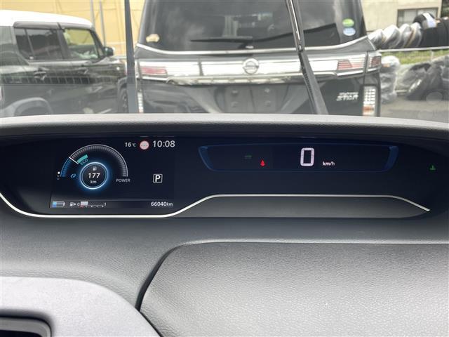 セレナ ｅ－パワー　ハイウェイスターＶ　取扱い説明書／純正ナビ／Ｂｌｕｅｔｏｏｔｈ／フルセグテレビ／ＡＭ／ＦＭ／ＵＳＢ／ＣＤ／ＤＶＤ／フリップダウンモニター／全周囲カメラ／クルーズコントロール／ＷＡＣ／両側パワースライドドア／横滑り防止（12枚目）