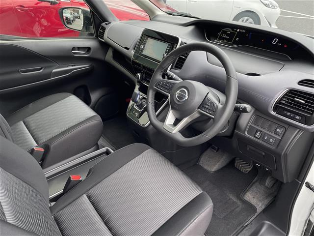 セレナ ｅ－パワー　ハイウェイスターＶ　取扱い説明書／純正ナビ／Ｂｌｕｅｔｏｏｔｈ／フルセグテレビ／ＡＭ／ＦＭ／ＵＳＢ／ＣＤ／ＤＶＤ／フリップダウンモニター／全周囲カメラ／クルーズコントロール／ＷＡＣ／両側パワースライドドア／横滑り防止（21枚目）