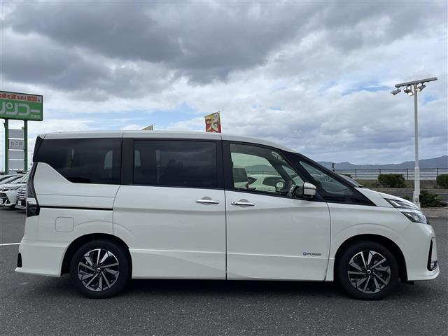 セレナ ｅ－パワー　ハイウェイスターＶ　取扱い説明書／純正ナビ／Ｂｌｕｅｔｏｏｔｈ／フルセグテレビ／ＡＭ／ＦＭ／ＵＳＢ／ＣＤ／ＤＶＤ／フリップダウンモニター／全周囲カメラ／クルーズコントロール／ＷＡＣ／両側パワースライドドア／横滑り防止（33枚目）