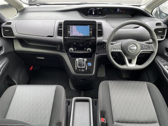 セレナ ｅ－パワー　ハイウェイスターＶ　取扱い説明書／純正ナビ／Ｂｌｕｅｔｏｏｔｈ／フルセグテレビ／ＡＭ／ＦＭ／ＵＳＢ／ＣＤ／ＤＶＤ／フリップダウンモニター／全周囲カメラ／クルーズコントロール／ＷＡＣ／両側パワースライドドア／横滑り防止（42枚目）