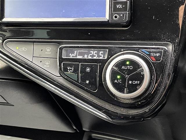 アクア S 純正ナビ(Bluetooth・AM・FM・CD)/ETC/ドライブレコーダー/ウィンカーミラー/ドアバイザー/ABS/横滑り防止装置/ステアリングスイッチ/ECOモード/EVモード/禁煙車/取扱説明書(4枚目)