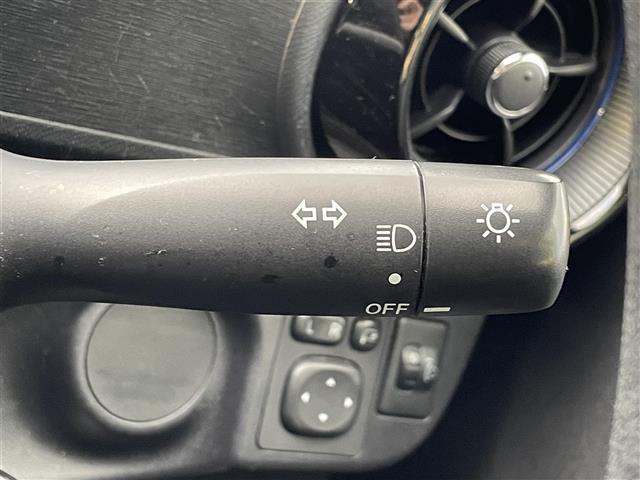 アクア S 純正ナビ(Bluetooth・AM・FM・CD)/ETC/ドライブレコーダー/ウィンカーミラー/ドアバイザー/ABS/横滑り防止装置/ステアリングスイッチ/ECOモード/EVモード/禁煙車/取扱説明書(13枚目)