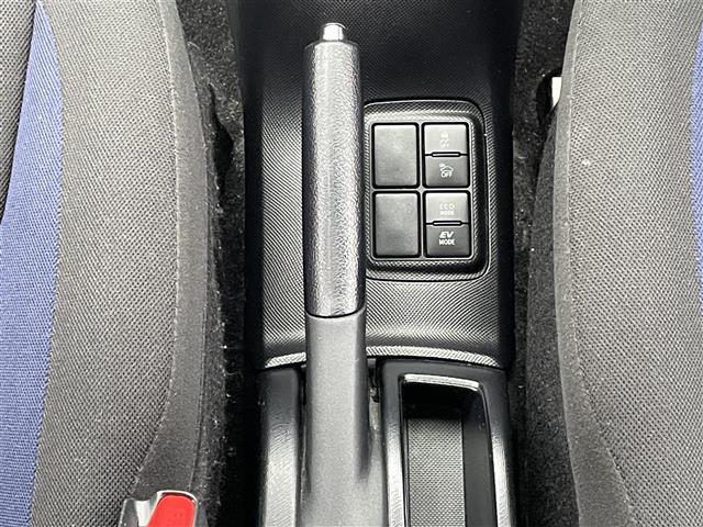 アクア S 純正ナビ(Bluetooth・AM・FM・CD)/ETC/ドライブレコーダー/ウィンカーミラー/ドアバイザー/ABS/横滑り防止装置/ステアリングスイッチ/ECOモード/EVモード/禁煙車/取扱説明書(17枚目)