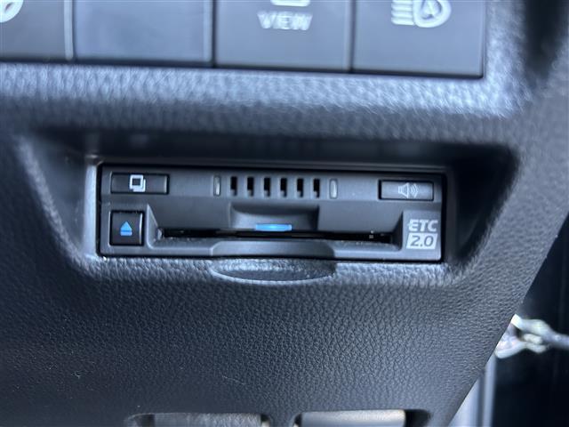 ＲＡＶ４ Ｇ　Ｚパッケージ　純ナビ／全方位カメラ／前後ドラレコ／ビルトインＥＴＣ／ステアリングヒーター／パワーバックドア／シートヒーター／追従型クルーズコントロール／デジタルインナーミラー／ＡＶＥＮＴＵＲＡ１７インチＡＷ（10枚目）