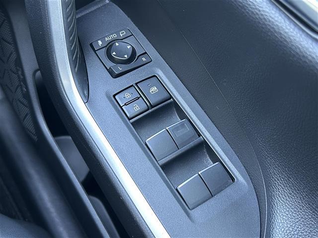 ＲＡＶ４ Ｇ　Ｚパッケージ　純ナビ／全方位カメラ／前後ドラレコ／ビルトインＥＴＣ／ステアリングヒーター／パワーバックドア／シートヒーター／追従型クルーズコントロール／デジタルインナーミラー／ＡＶＥＮＴＵＲＡ１７インチＡＷ（11枚目）