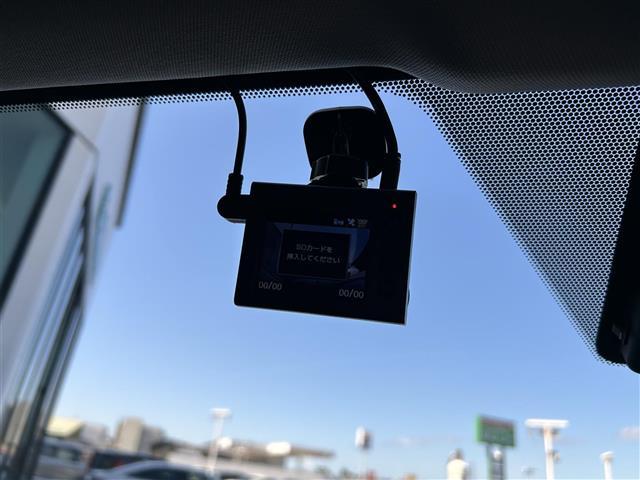 ＲＡＶ４ Ｇ　Ｚパッケージ　純ナビ／全方位カメラ／前後ドラレコ／ビルトインＥＴＣ／ステアリングヒーター／パワーバックドア／シートヒーター／追従型クルーズコントロール／デジタルインナーミラー／ＡＶＥＮＴＵＲＡ１７インチＡＷ（13枚目）