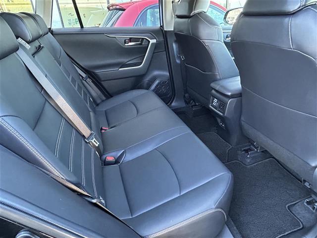 ＲＡＶ４ Ｇ　Ｚパッケージ　純ナビ／全方位カメラ／前後ドラレコ／ビルトインＥＴＣ／ステアリングヒーター／パワーバックドア／シートヒーター／追従型クルーズコントロール／デジタルインナーミラー／ＡＶＥＮＴＵＲＡ１７インチＡＷ（23枚目）